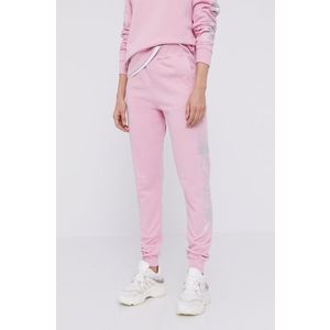 Nohavice Karl Lagerfeld dámske, ružová farba, s nášivkou vyobraziť