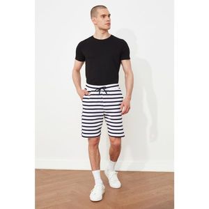 Trendyol White Men's Regular Fit Striped Shorts & Bermuda vyobraziť