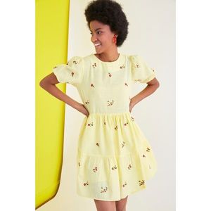 Trendyol Yellow Embroidered Dress vyobraziť