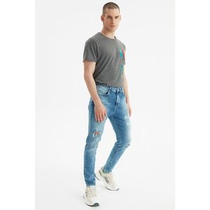 Trendyol Blue Men's Ripped Detailed Printed Regular Waist Slim Fit Jeans vyobraziť
