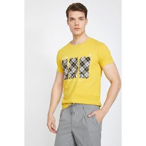 Koton Men's Yellow Crew Neck Short Sleeve T-Shirt vyobraziť