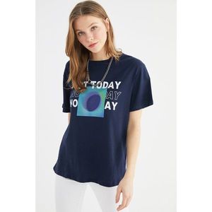 Trendyol Navy Printed Boyfriend Knitted T-Shirt vyobraziť