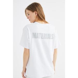 Trendyol White Reflector Printed Boyfriend Knitted T-Shirt vyobraziť
