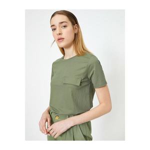 Koton Women's Green Crew Neck Short Sleeve Pocket Look Detailed T-shirt vyobraziť