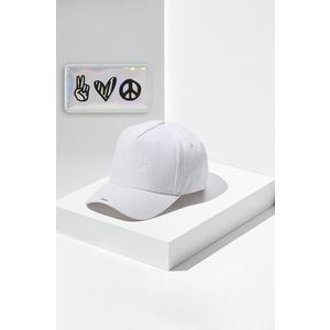 Čiapka Next generation headwear biela farba, s nášivkou vyobraziť