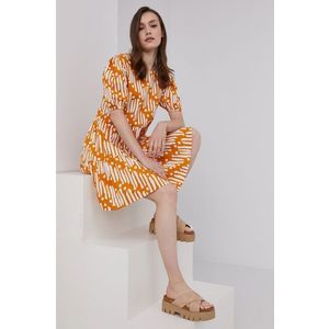 Šaty Answear Lab žltá farba, mini, áčkový strih vyobraziť