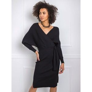 Black fitted dress made of knitted fabric vyobraziť