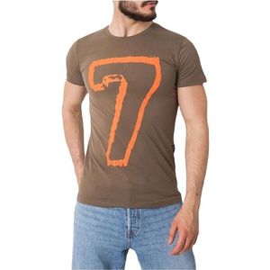 Khaki tričko so sedmičkou vyobraziť