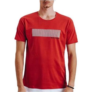 červené pánske tričko s potlačou vyobraziť