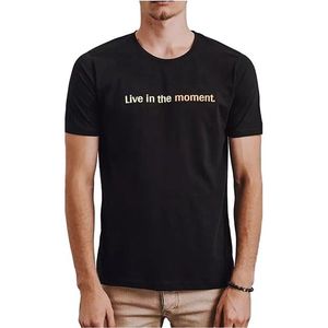 čierne tričko live in the moment. vyobraziť