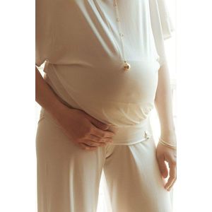 Smotanové tehotenské trojštvrťové nohavice na doma Origin vyobraziť