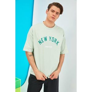Trendyol Mint Men's Oversize Fit Bike Collar Short Sleeve Printed T-Shirt vyobraziť
