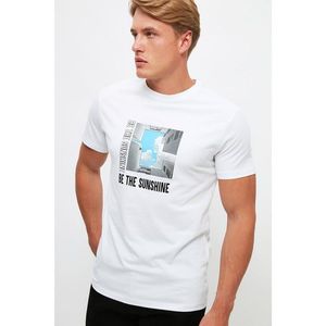 Trendyol White Men Regular Fit Crew Neck Short Sleeved Printed T-Shirt vyobraziť