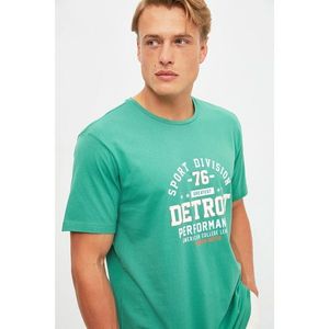 Trendyol Green Men's Regular Fit Crew Neck Short Sleeve Printed T-Shirt vyobraziť