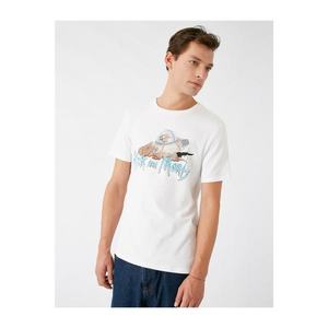 Koton Men's White Licensed Printed Short Sleeve Crew Neck Cotton T-shirt vyobraziť