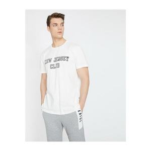 Koton Men's Ecru Crew Neck Short Sleeve T-Shirt vyobraziť