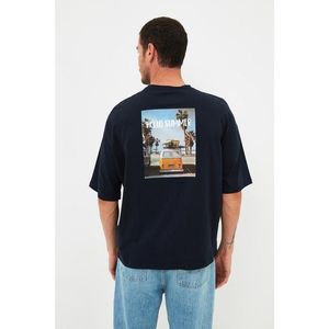 Trendyol Navy Blue Men's Short Sleeve Printed Oversize T-Shirt vyobraziť