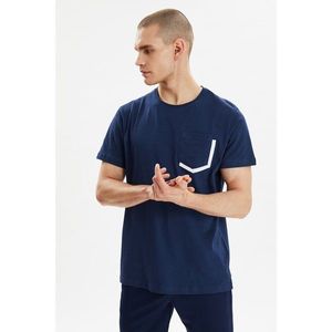 Trendyol Navy Blue Men's Regular Fit Crew Neck T-Shirt vyobraziť