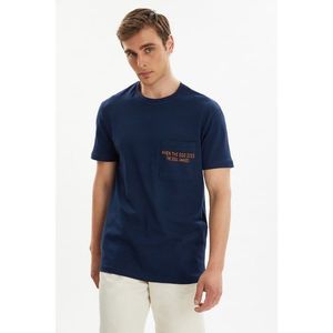 Trendyol Navy Blue Men Regular Fit Short Sleeve T-Shirt vyobraziť