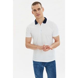 Trendyol White Men's Short Sleeve Slim Fit Zipper Detailed Polo Neck T-shirt vyobraziť