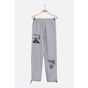 Trendyol Gray Men's Regular Fit Printed Sweatpants vyobraziť