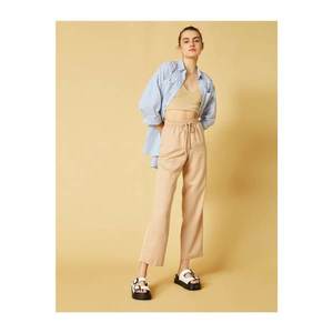 Koton Women's Brown Waist Strap Trousers vyobraziť