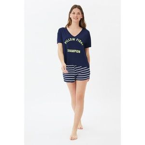 Trendyol Navy Blue Slogan Knitted Pajamas Set vyobraziť