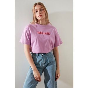 Trendyol Lilac Embroidered Boyfriend Knitted T-Shirt vyobraziť