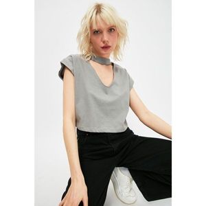 Trendyol Gray Choker Collar Sleeveless Crop Knitted T-Shirt vyobraziť
