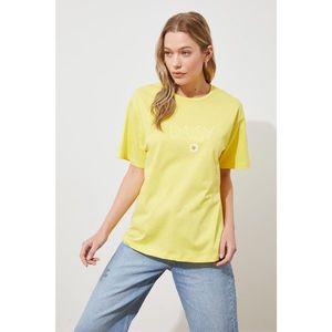 Trendyol Yellow Embroidered Boyfriend Knitted T-shirt vyobraziť