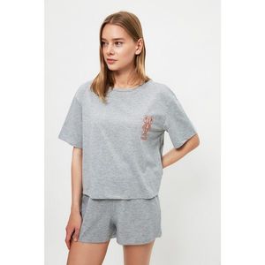 Trendyol Gray Cancer Embroidered Knitted Pajamas Set vyobraziť