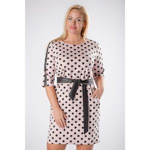 fitted polka dot dress with glitter stripes on the sleeves and a binding at the waist vyobraziť