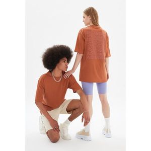 Trendyol Brown Unisex Oversize T-Shirt vyobraziť
