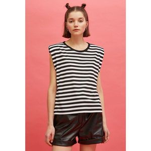 Koton Women's Black Striped T-Shirt vyobraziť