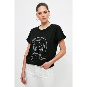Trendyol Black Printed Boyfriend Knitted T-Shirt vyobraziť