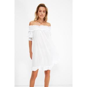 Trendyol White Carmen Collar Voile Beach Dress vyobraziť