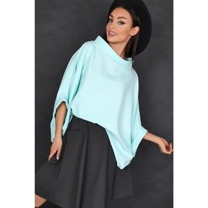 Batwing blouse with a loose turtleneck vyobraziť