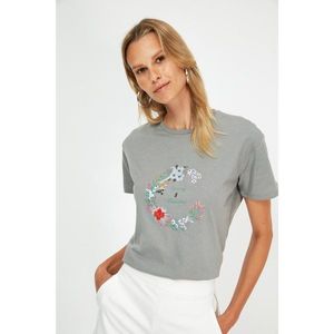 Trendyol Gray Embroidered Basic Knitted T-Shirt vyobraziť