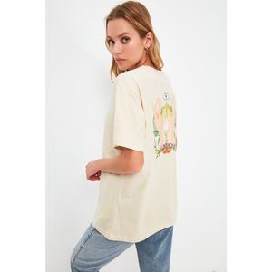 Trendyol Beige Back Printed Boyfriend Knitted T-Shirt vyobraziť