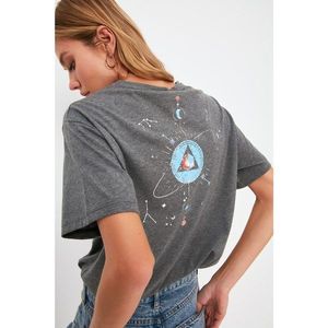 Trendyol Anthracite Printed Knitted T-Shirt vyobraziť