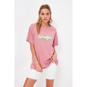 Trendyol Dried Rose Printed Boyfriend Knitted T-Shirt vyobraziť