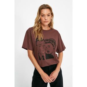 Trendyol Brown Printed Boyfriend Knitted T-Shirt vyobraziť