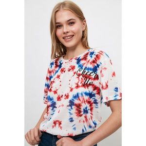 Trendyol Multicolored Tie Dye and Embroidery Boyfriend Knitted T-Shirt vyobraziť