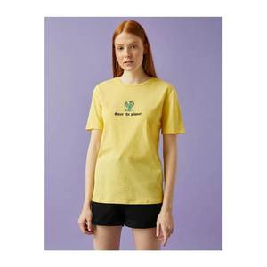 Koton Women's Yellow Crew Neck Cotton Printed T-Shirt vyobraziť