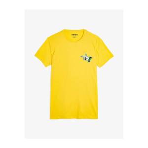 Koton Men's Yellow Cotton Slim Fit Printed T-Shirt vyobraziť