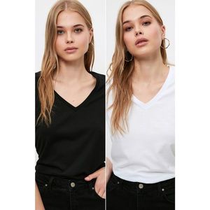 Trendyol Black and White 100% Cotton Single Jersey V-Neck 2-Pack Knitted T-Shirt vyobraziť