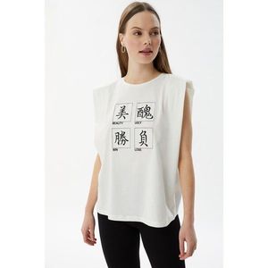 Trendyol White Printed Padded Basic Knitted T-Shirt vyobraziť