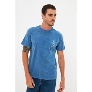 Trendyol Indigo Men Regular Fit Crew Neck Short Sleeve Wash Effect Printed T-Shirt vyobraziť