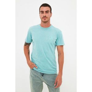 Trendyol Mint Men Regular Fit Crew Neck Short Sleeve Wash Effect Printed T-Shirt vyobraziť