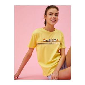 Koton Women's Yellow Crew Neck Cotton Tshirt vyobraziť